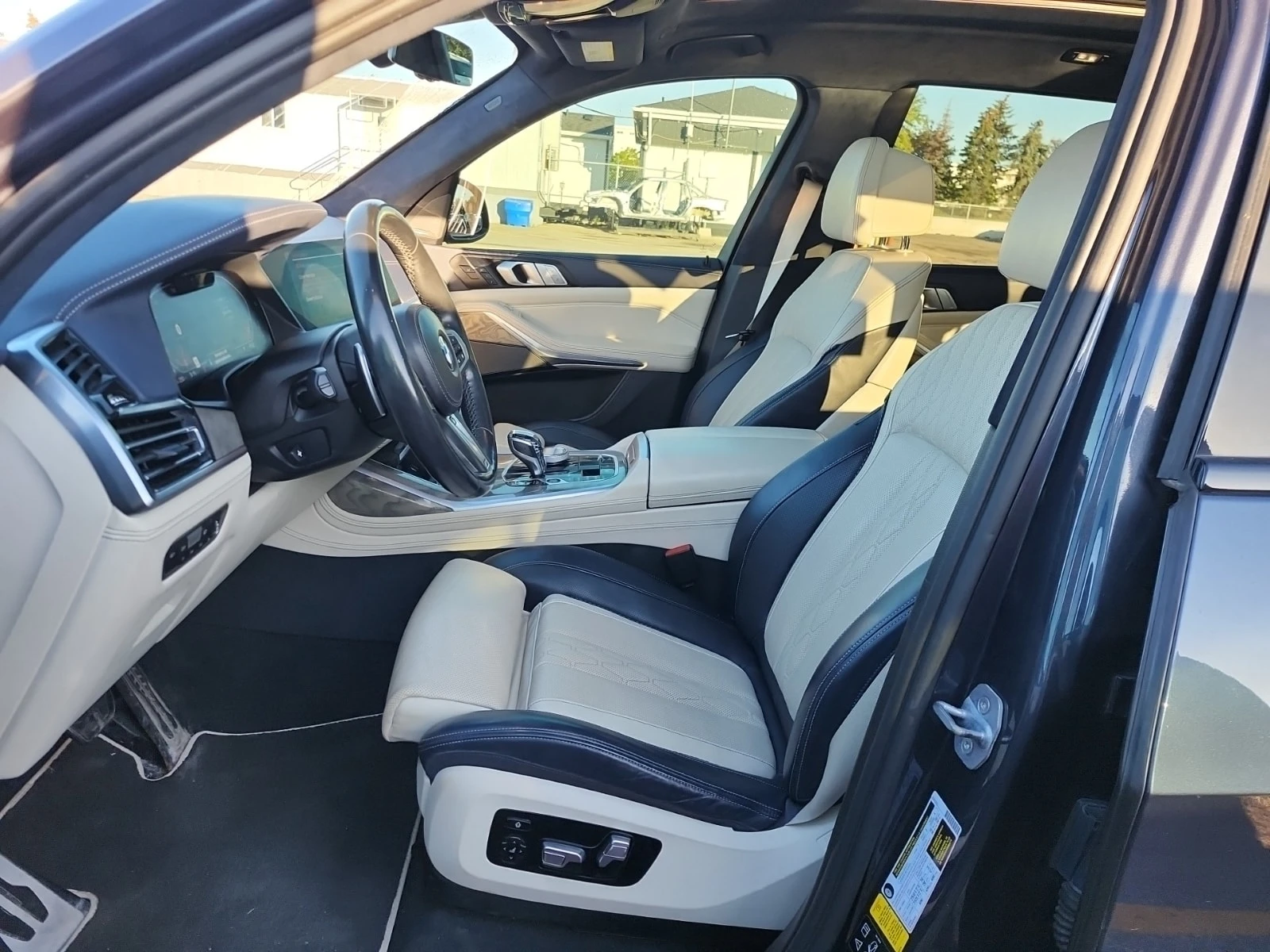 BMW X7 M ПАКЕТ/XDRIVE40I/CARFAX/ЛАЗЕРИ/ДИСТРОНИК/ОБДУХ/, снимка 7 - Автомобили и джипове - 56155353