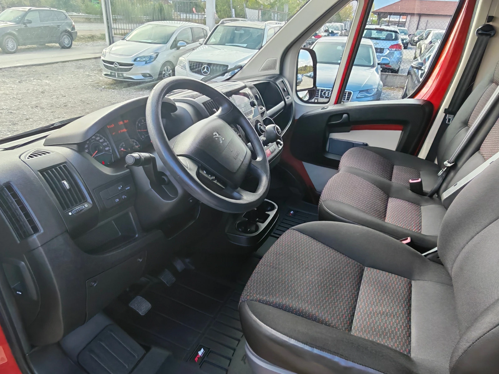Peugeot Boxer 2.0 дизел, снимка 10 - Бусове и автобуси - 56534441
