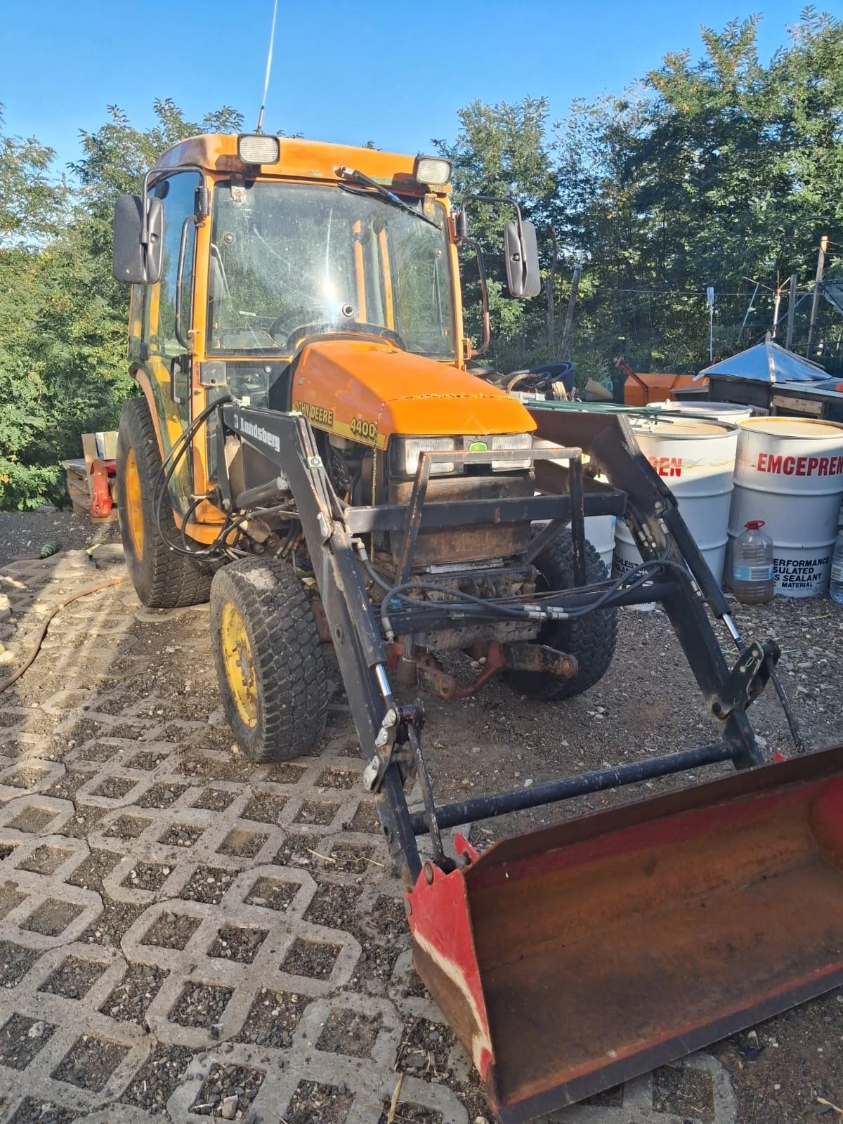 Трактор John Deere 4400 - изображение 2
