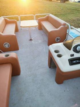 Обява за продажба на Лодка Tracker Sun tracker pontoon  ~40 000 лв. - изображение 4