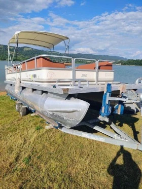      Tracker Sun tracker pontoon 