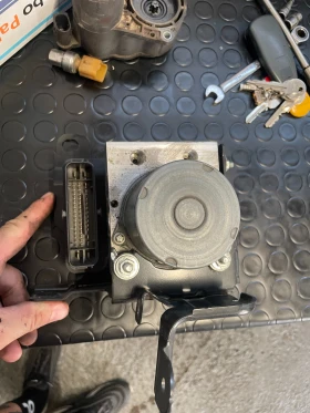 abs помпа Citroen C5 9832666680, снимка 3