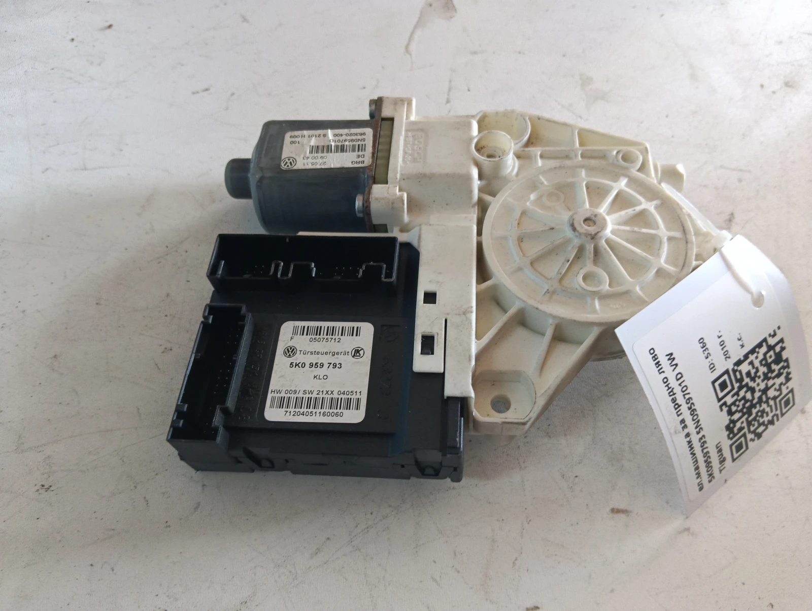 ел.машинка за предно ляво 5K0959793 5N0959701D VW Tiguan