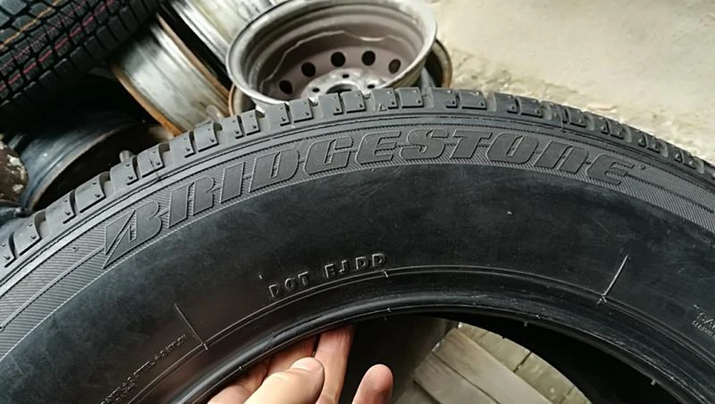 Гуми Летни 235/60R17, снимка 4 - Гуми и джанти - 25465489