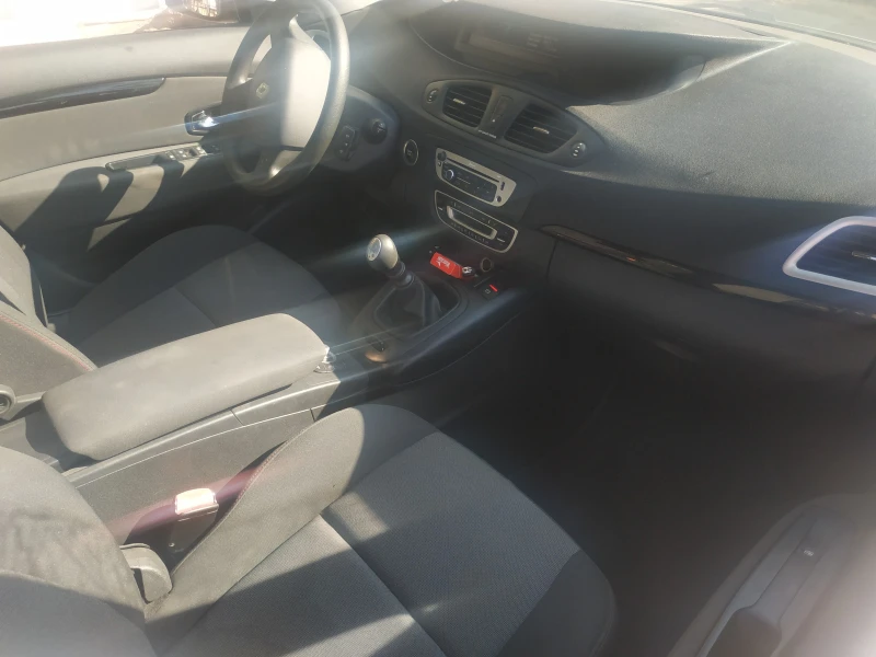 Renault Scenic 1.5dci, снимка 2 - Автомобили и джипове - 46863281