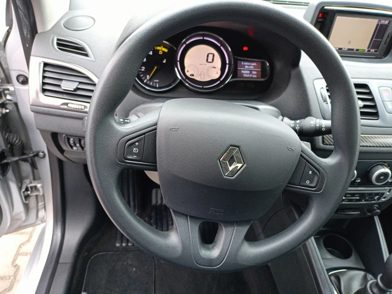 Renault Megane 1.5 dCi, снимка 11 - Автомобили и джипове - 48443258