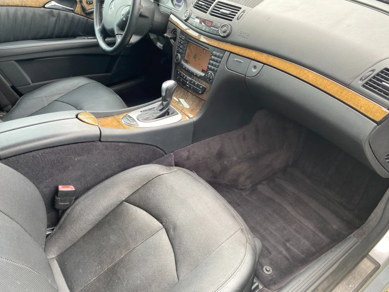Mercedes-Benz E 500 4 matic , снимка 13 - Автомобили и джипове - 50337653