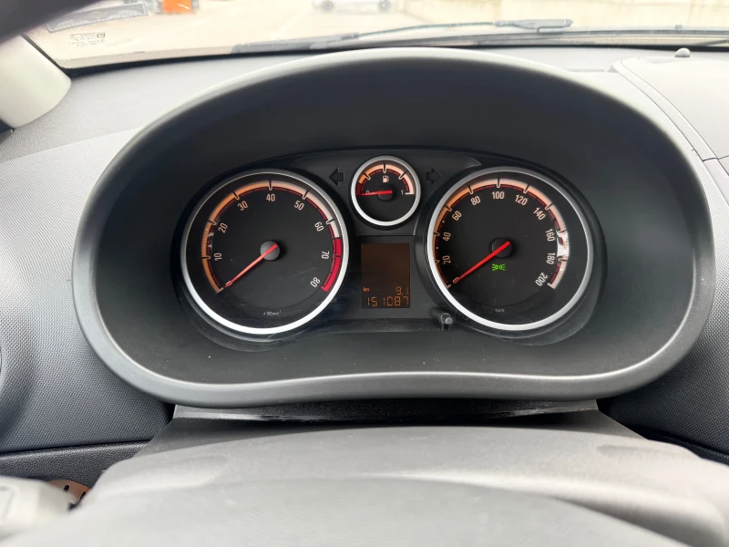 Opel Corsa 1.4 LPG, снимка 8 - Автомобили и джипове - 52350226