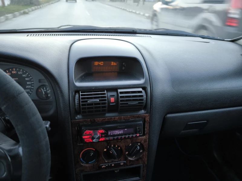 Opel Astra 1.6 benzin, снимка 17 - Автомобили и джипове - 53526092