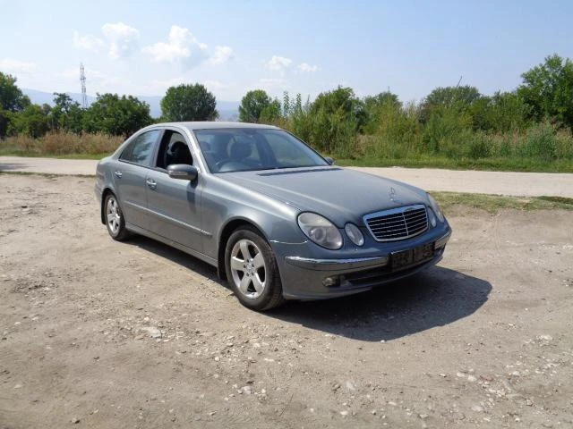 Mercedes-Benz E 320, снимка 2 - Автомобили и джипове - 23080274