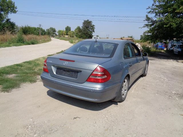 Mercedes-Benz E 320, снимка 4 - Автомобили и джипове - 23080274