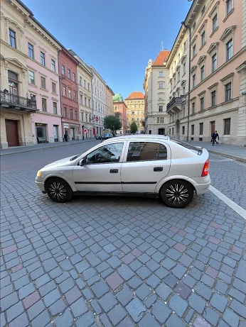 Opel Astra 1.6 benzin, снимка 2 - Автомобили и джипове - 53526092