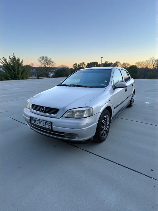 Opel Astra 1.6 benzin, снимка 8 - Автомобили и джипове - 53526092