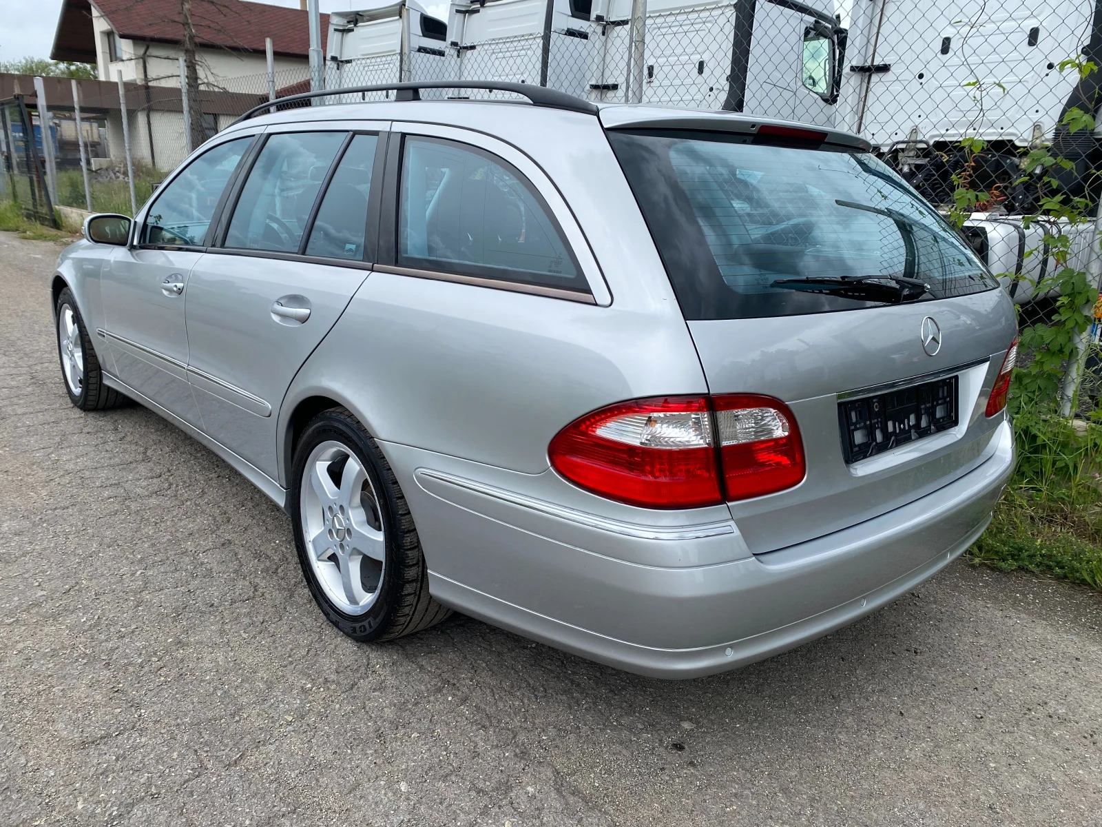 Mercedes-Benz E 500 4 matic  - изображение 3