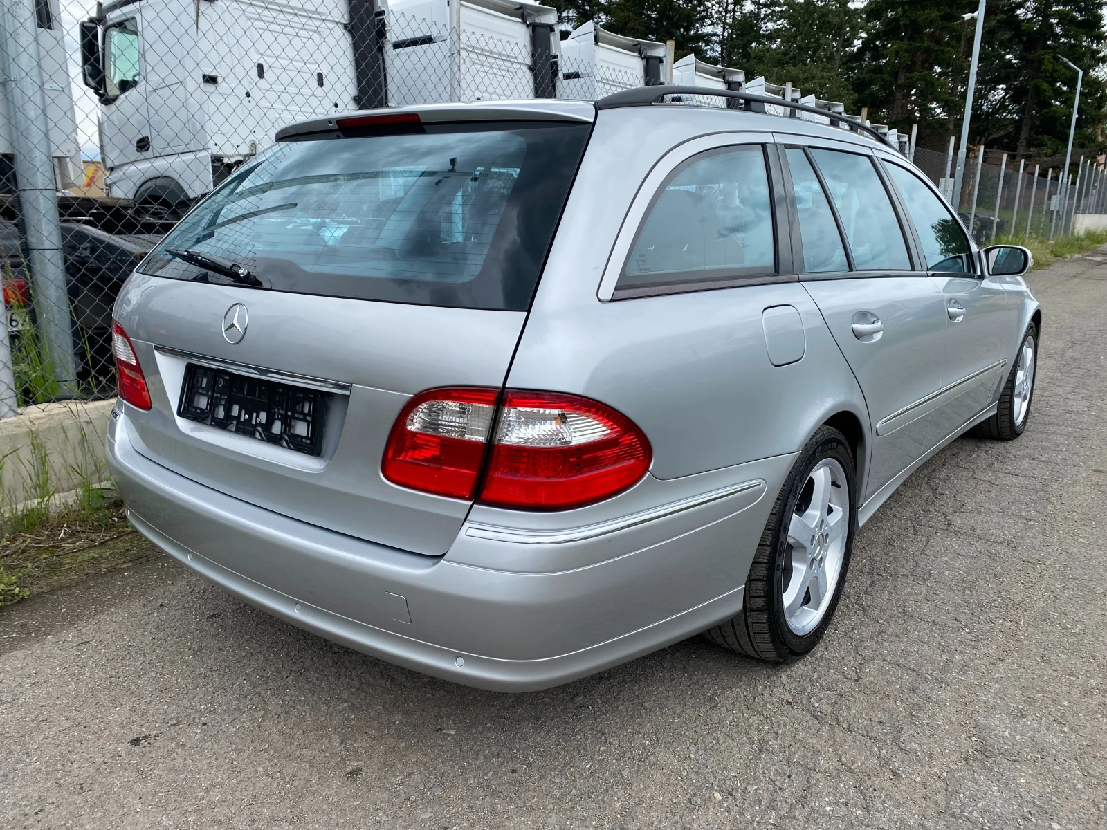 Mercedes-Benz E 500 4 matic  - изображение 4
