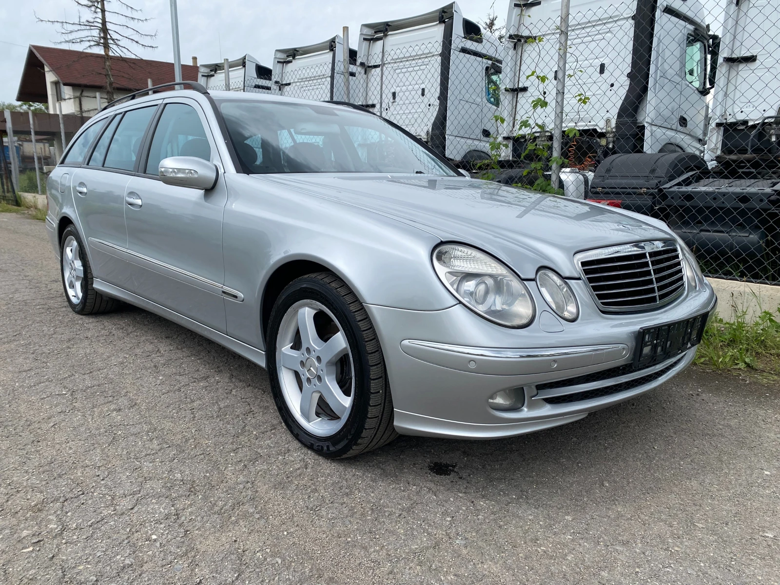Mercedes-Benz E 500 4 matic  - изображение 6