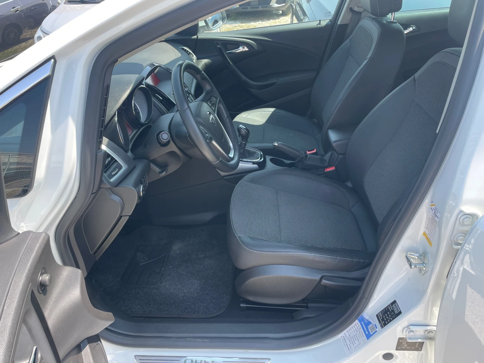 Opel Astra 1.6 TDCI TOP - изображение 10