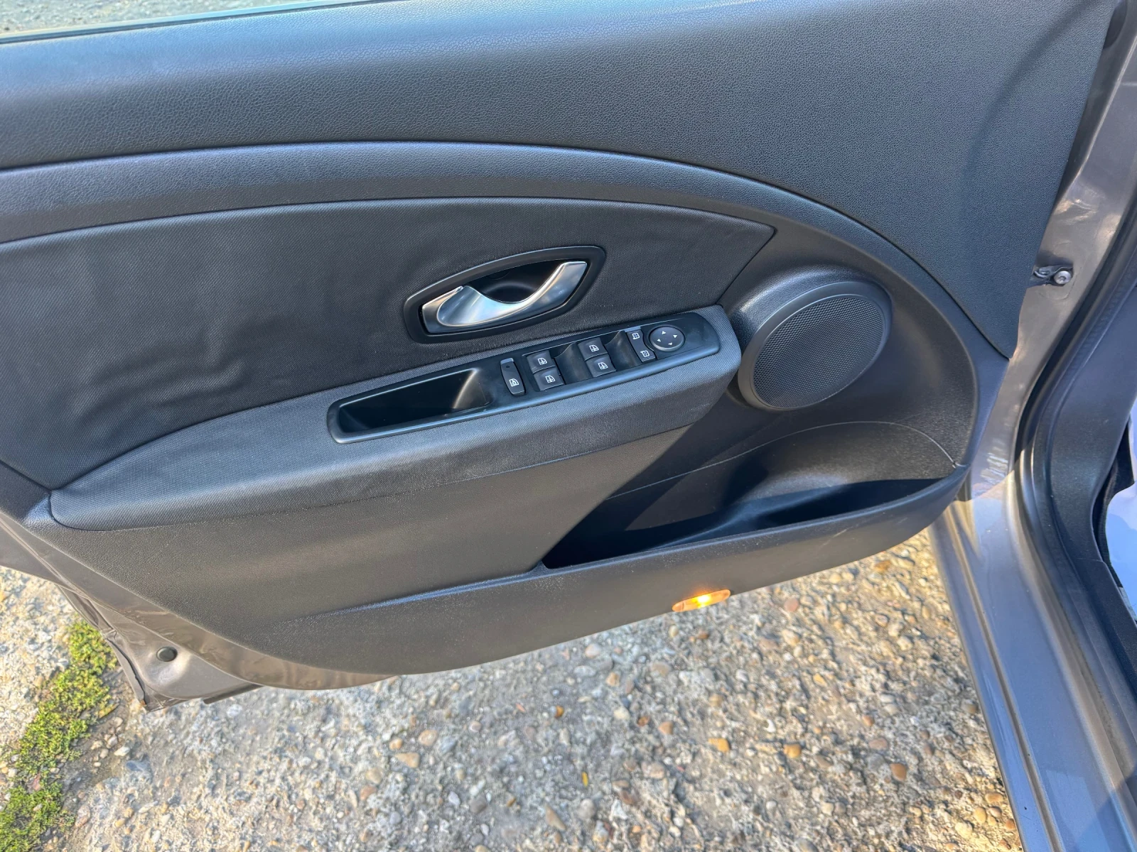 Renault Megane 1900-130 кс 6 скорости нави - изображение 9