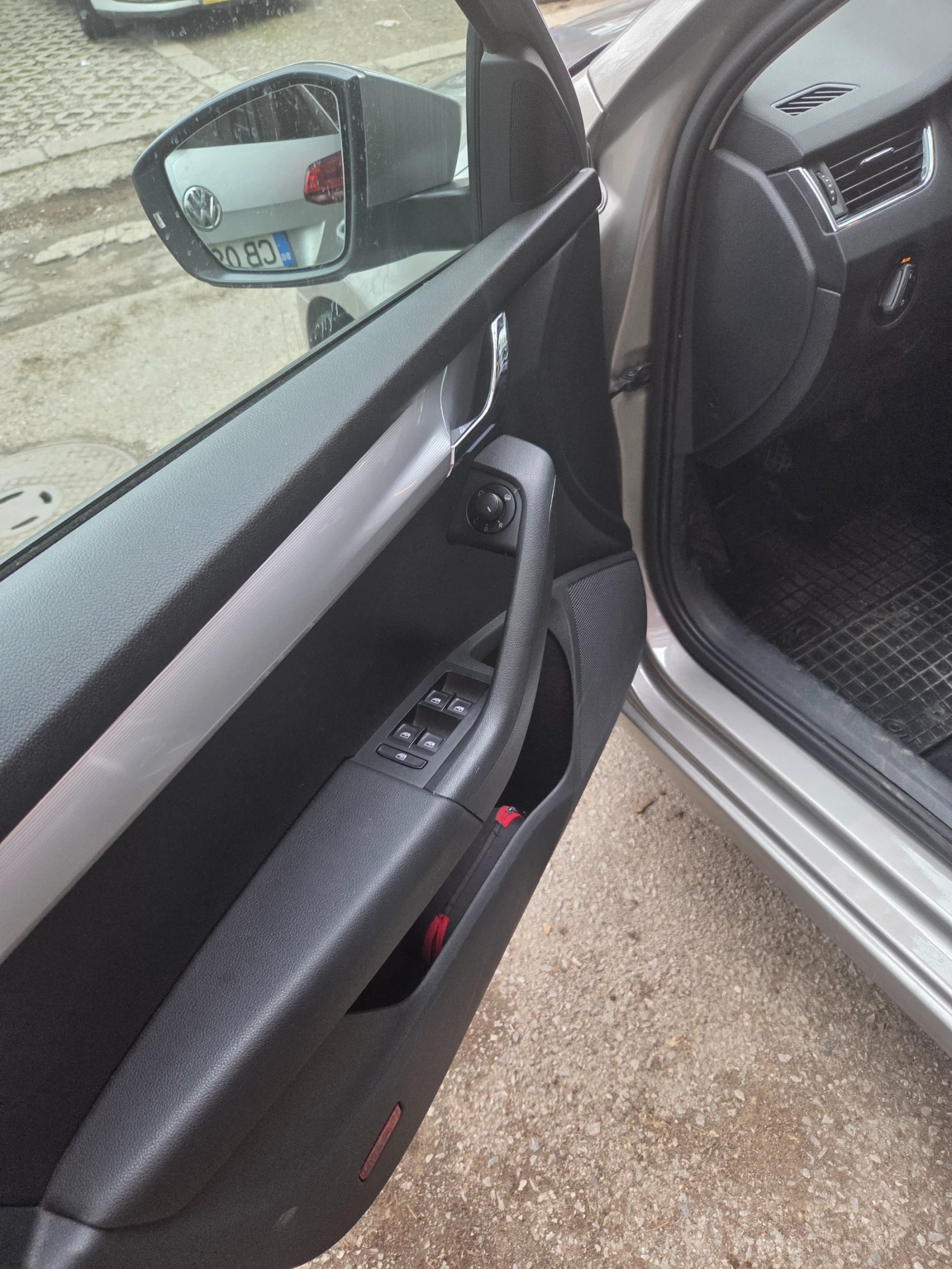 Skoda Octavia, снимка 7 - Автомобили и джипове - 54019518