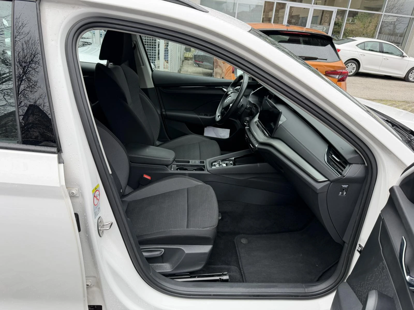 Skoda Octavia Амбишън 2, 0 TDI / 150 к.с. / Автоматик, снимка 6 - Автомобили и джипове - 54064203