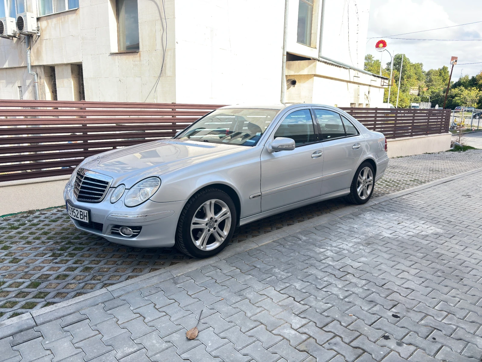 Mercedes-Benz E 280, снимка 2 - Автомобили и джипове - 55016417
