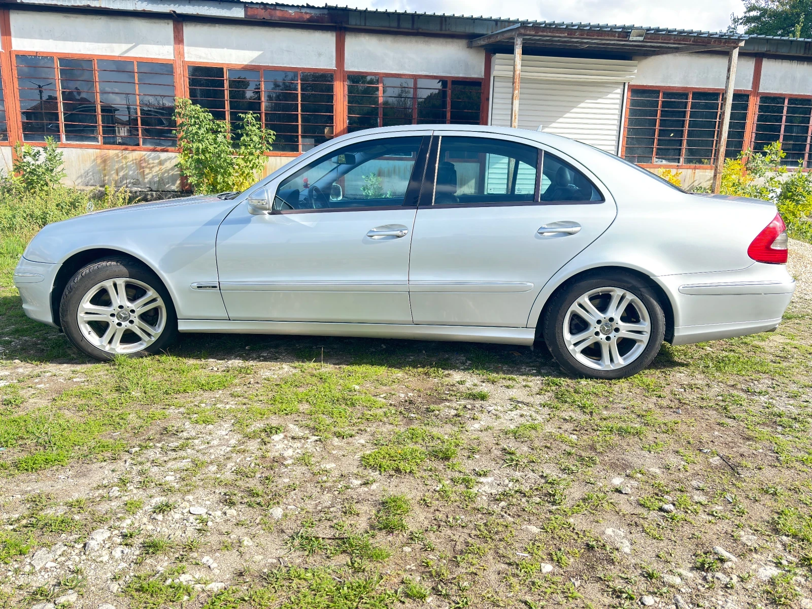 Mercedes-Benz E 280, снимка 14 - Автомобили и джипове - 55016417