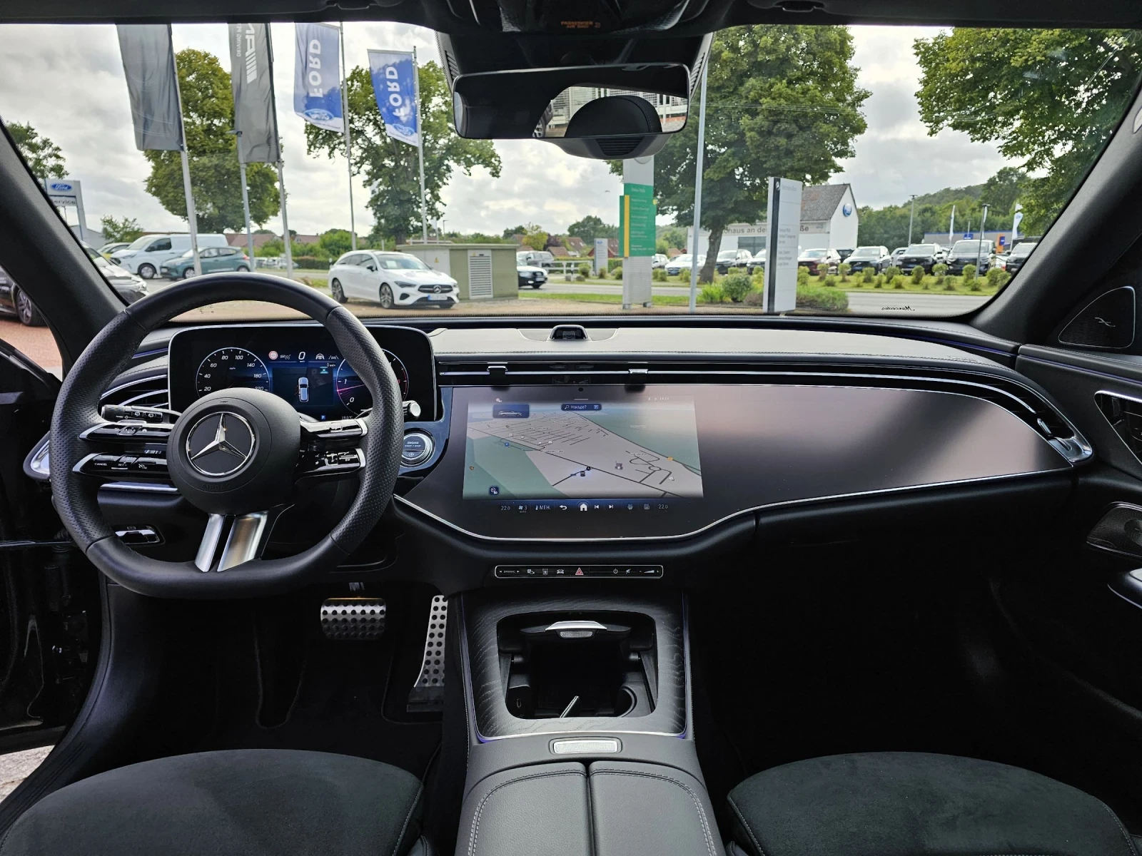 Mercedes-Benz E 220 AMG SUP PANO BURM, снимка 6 - Автомобили и джипове - 55452318