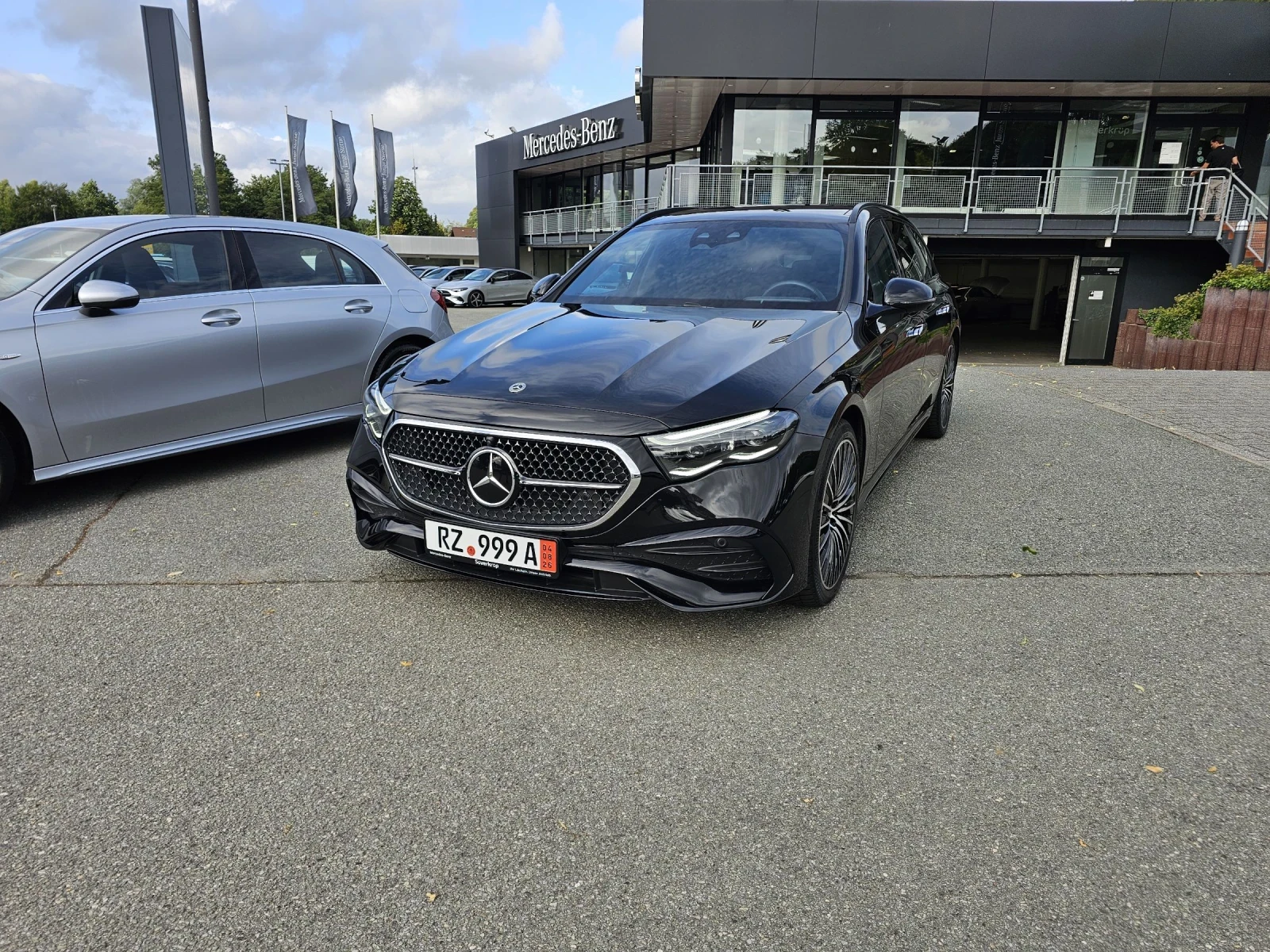 Mercedes-Benz E 220 AMG SUP PANO BURM, снимка 4 - Автомобили и джипове - 55452318
