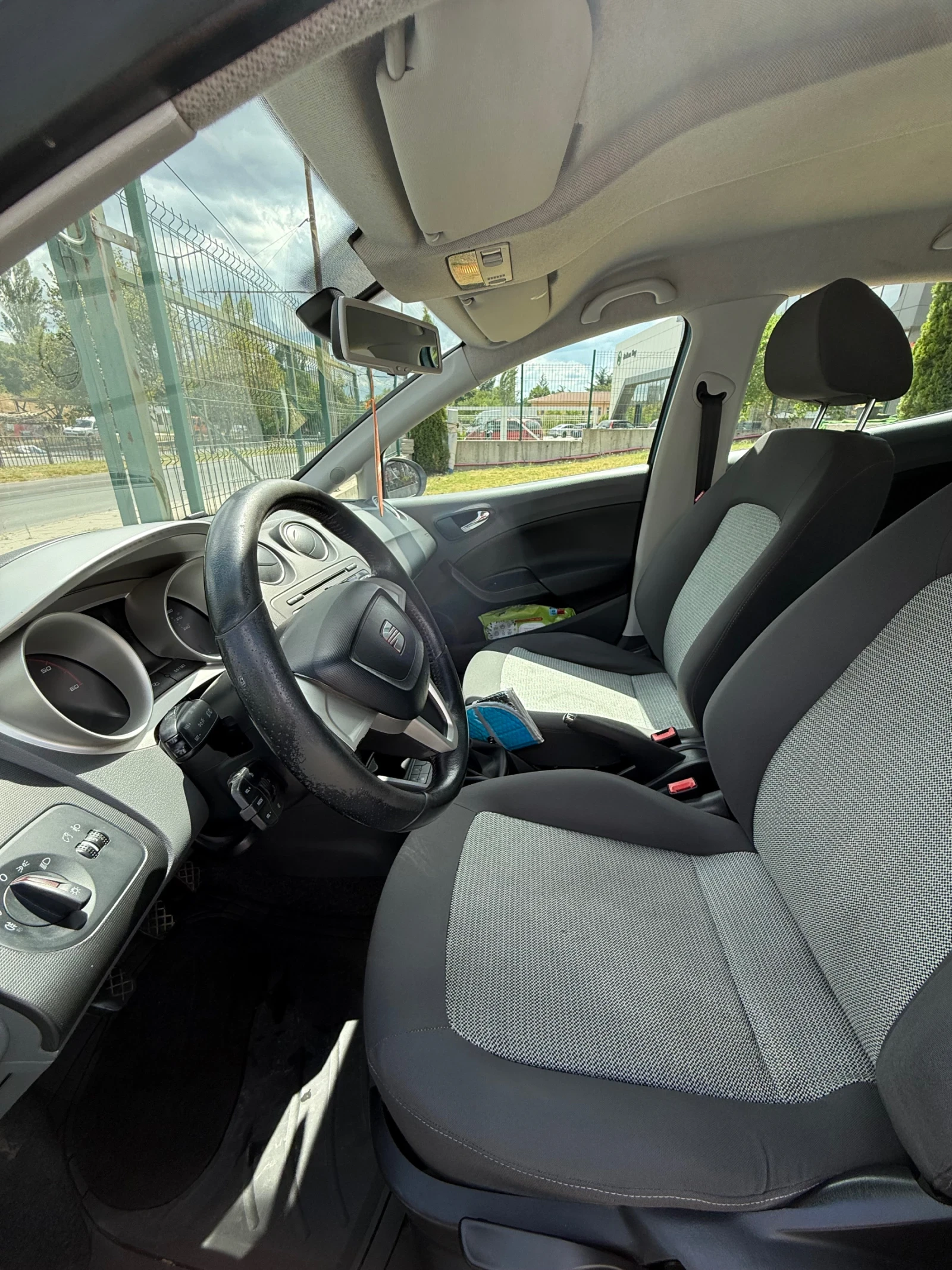 Seat Ibiza, снимка 5 - Автомобили и джипове - 55867724