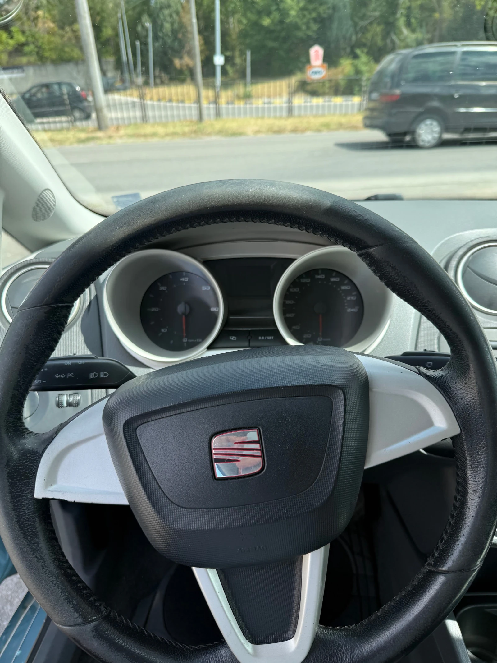 Seat Ibiza, снимка 3 - Автомобили и джипове - 55867724