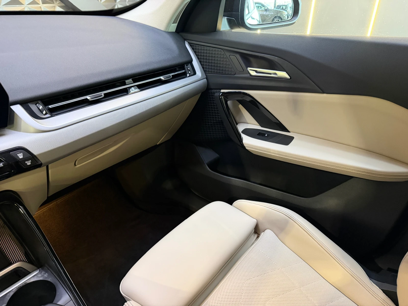 BMW iX1 xDrive 30, снимка 4 - Автомобили и джипове - 56594380