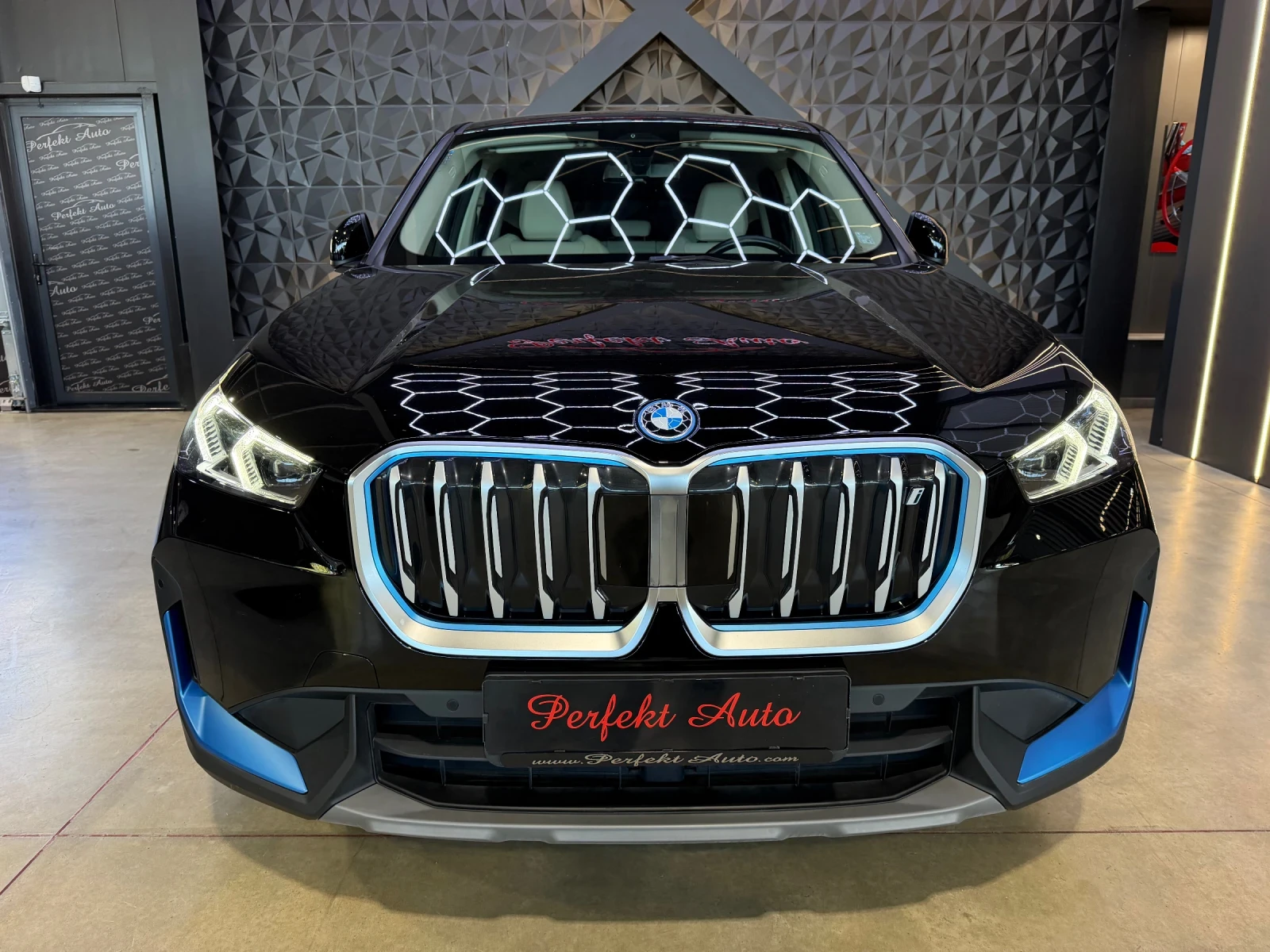 BMW iX1 xDrive 30, снимка 2 - Автомобили и джипове - 56594380