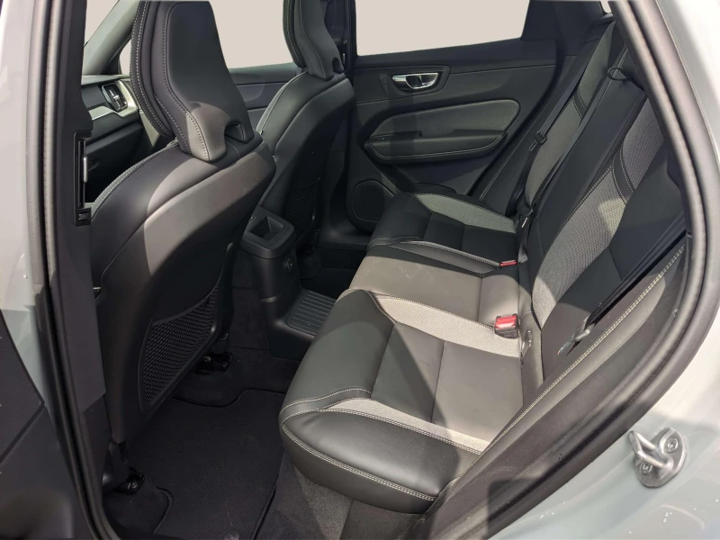 Volvo XC60 2.0L, снимка 8 - Автомобили и джипове - 51672653