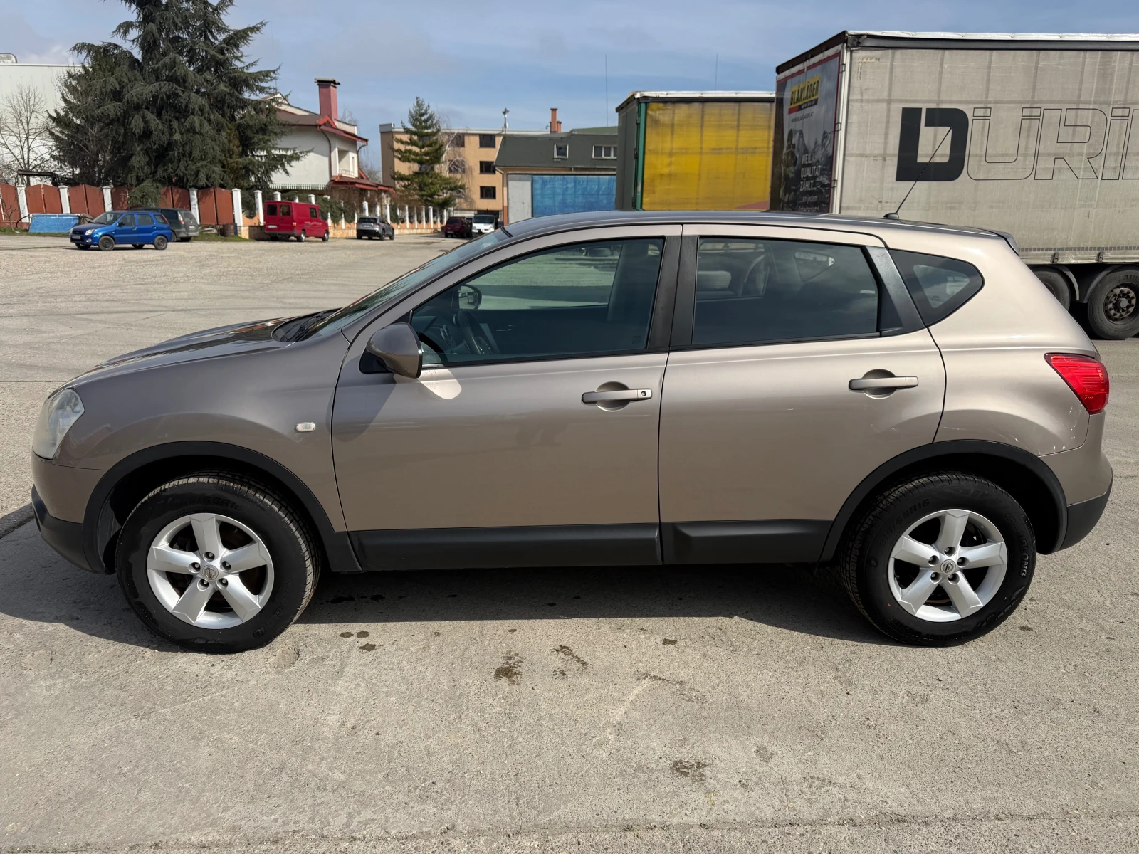 Nissan Qashqai 1.5 DCI, снимка 4 - Автомобили и джипове - 53812057