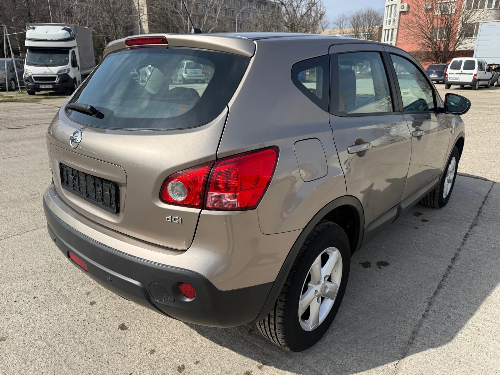 Nissan Qashqai 1.5 DCI, снимка 6 - Автомобили и джипове - 53812057