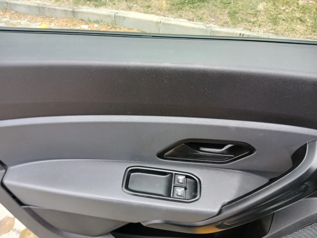 Dacia Duster Dacia Duster 1.0.ГАЗ БЕНЗИН, снимка 14 - Автомобили и джипове - 54861036