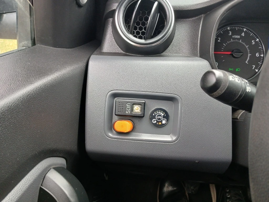 Dacia Duster Dacia Duster 1.0.ГАЗ БЕНЗИН, снимка 13 - Автомобили и джипове - 54861036