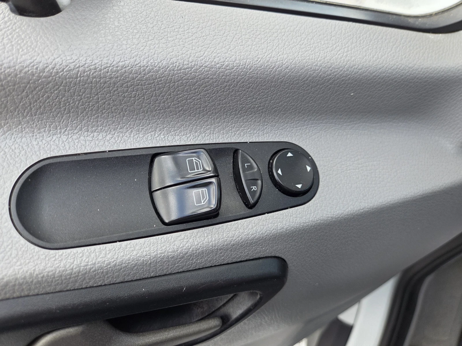 Mercedes-Benz Sprinter 319 CDI, Брезент, Падащ борд, Климатик, снимка 12 - Бусове и автобуси - 54740030