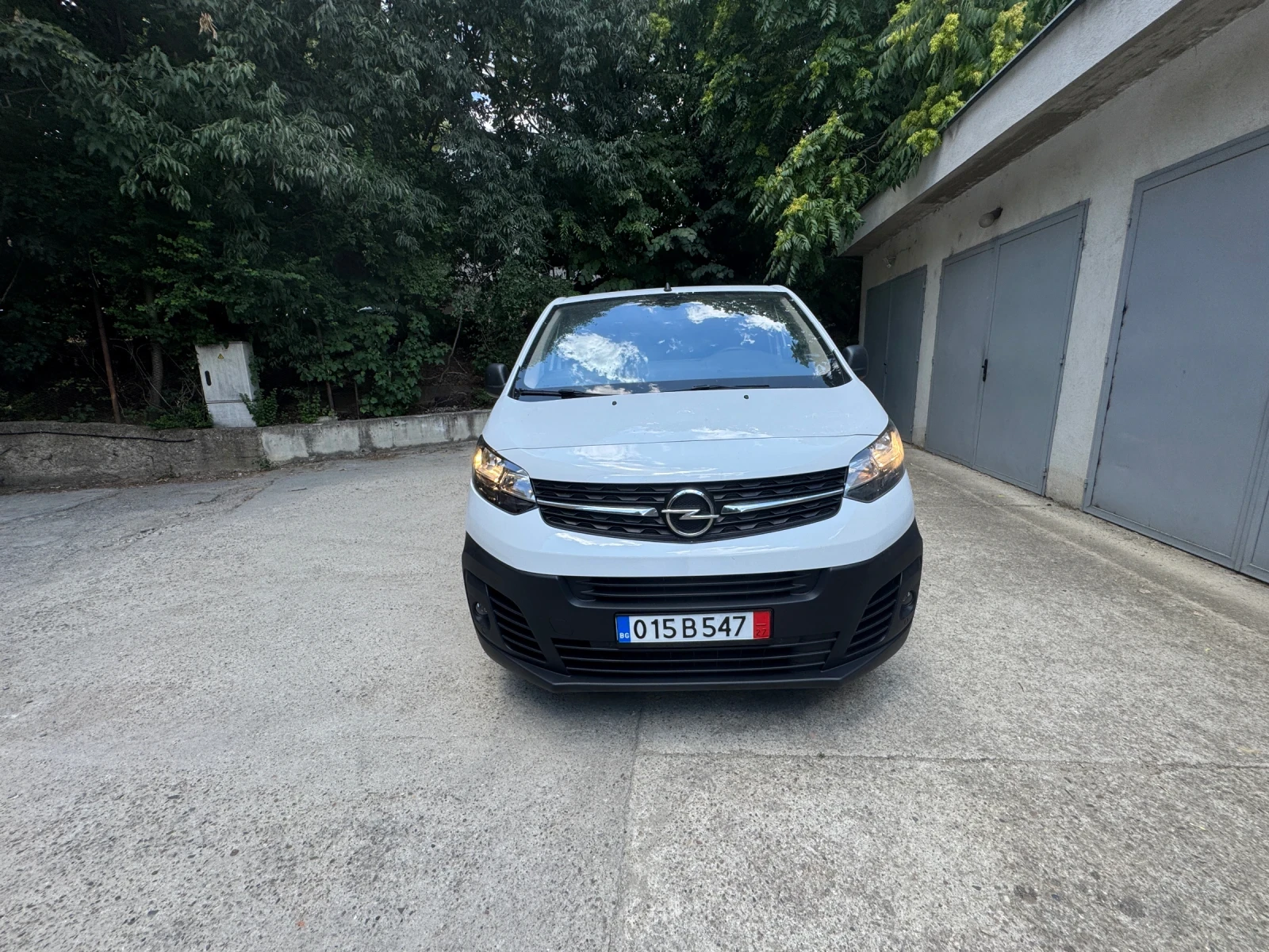 Opel Vivaro L2H1* Клима* Navi* Top състояние, снимка 2 - Бусове и автобуси - 55213418