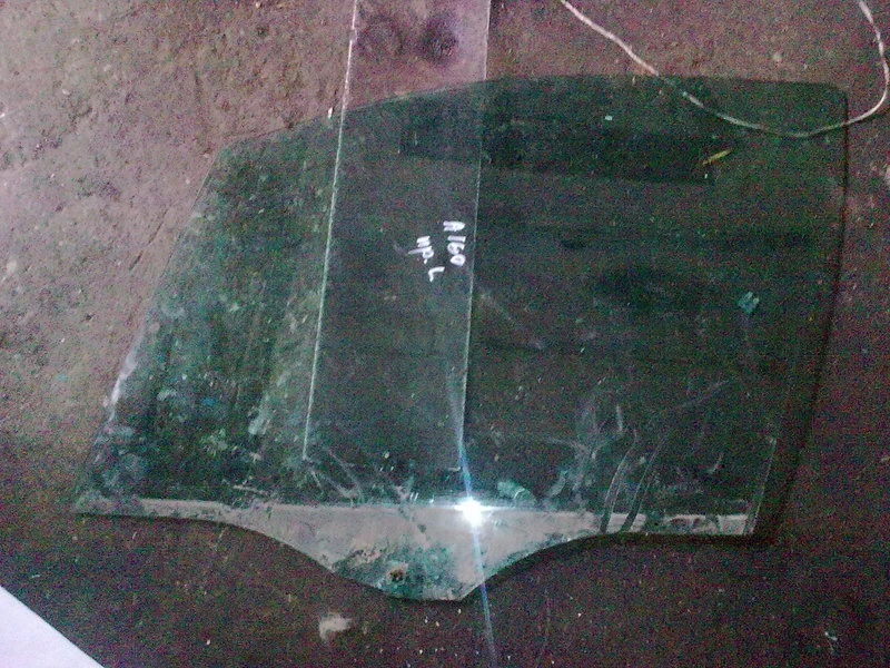 Предно ляво стъкло за Мерцедес А160 99г.