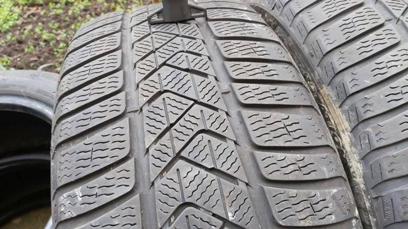 Гуми Зимни 245/40R19, снимка 5 - Гуми и джанти - 27532302