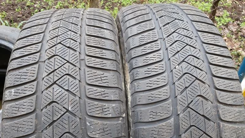 Гуми Зимни 245/40R19, снимка 2 - Гуми и джанти - 27532302