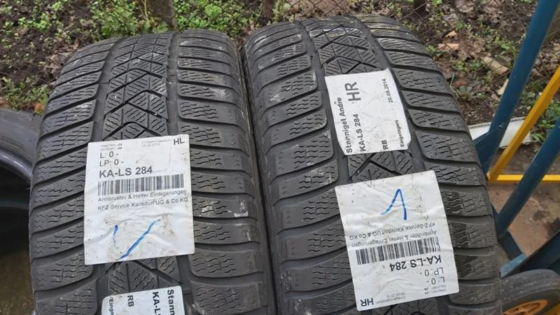 Гуми Зимни 245/40R19, снимка 1 - Гуми и джанти - 27532302