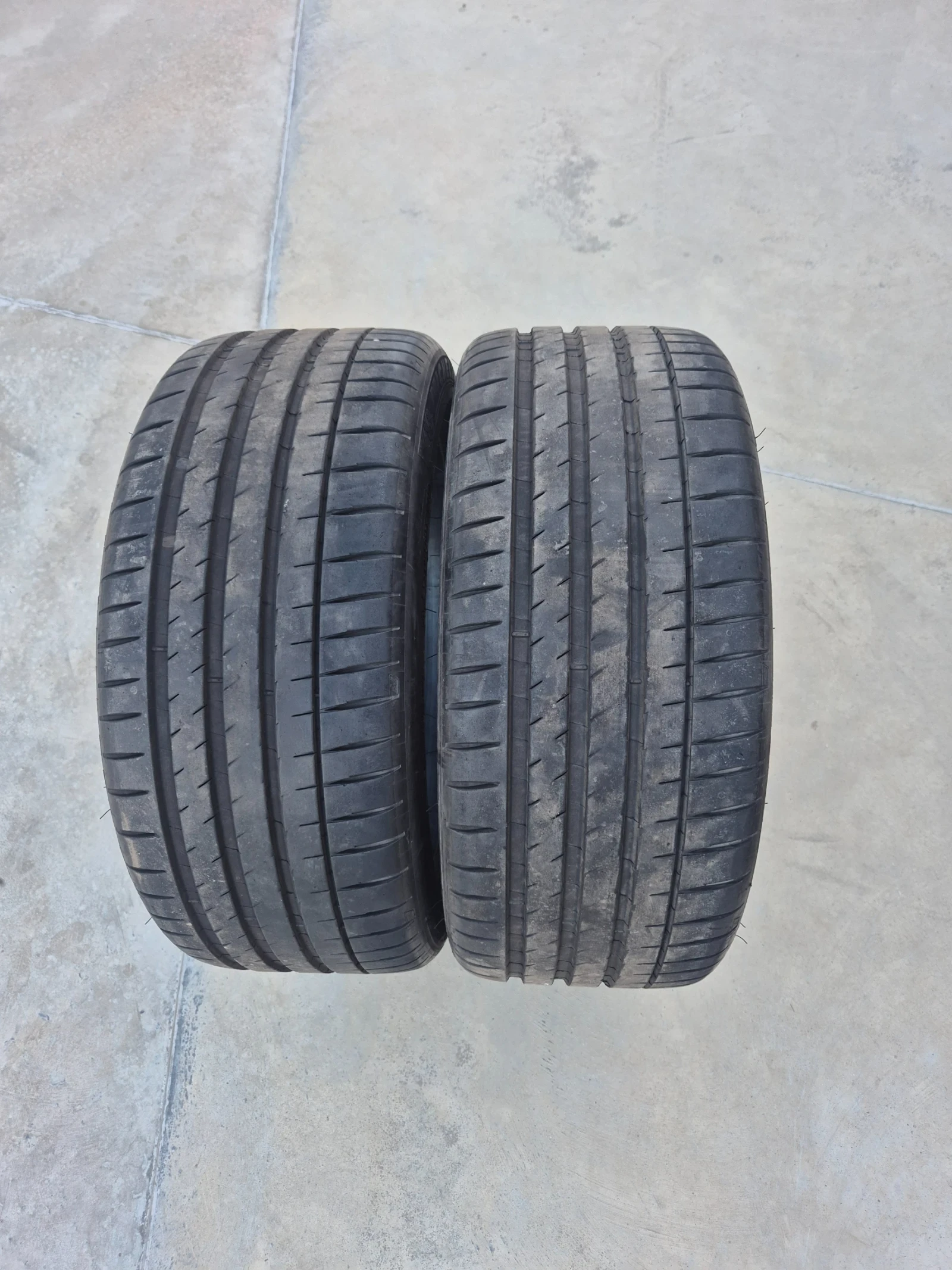 Гуми Летни 295/35R20, снимка 2 - Гуми и джанти - 54987097