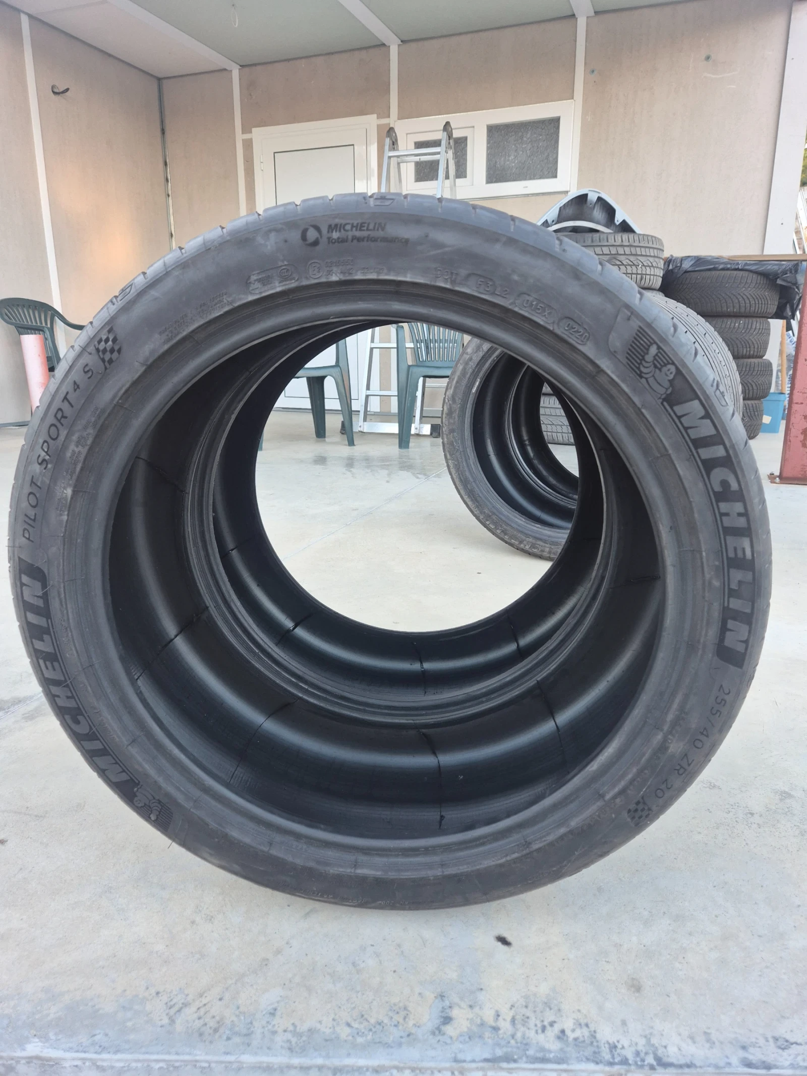 Гуми Летни 295/35R20, снимка 4 - Гуми и джанти - 54987097