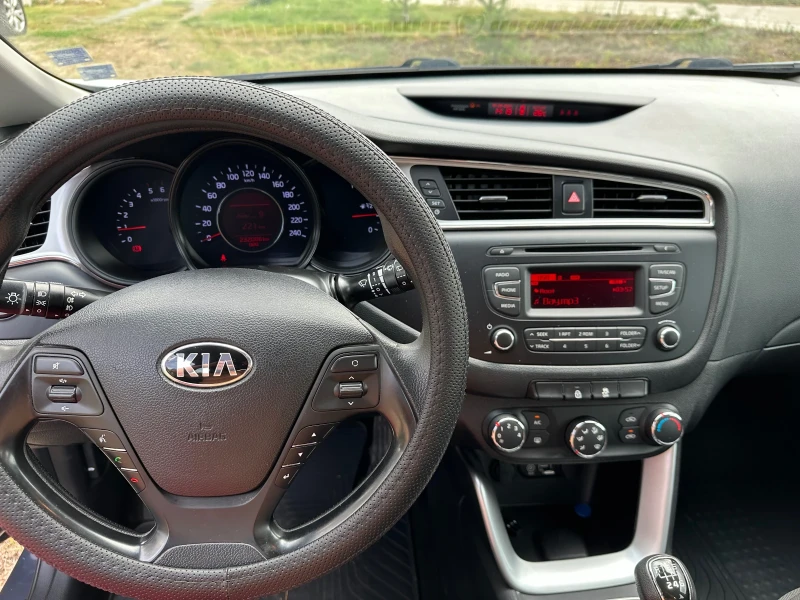 Kia Ceed CRDi, снимка 9 - Автомобили и джипове - 47122664