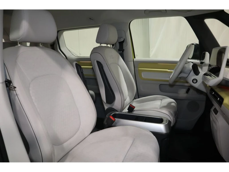 VW ID.Buzz Pro Navi* IQ* AHK* 360 * ACC, снимка 10 - Автомобили и джипове - 48522159