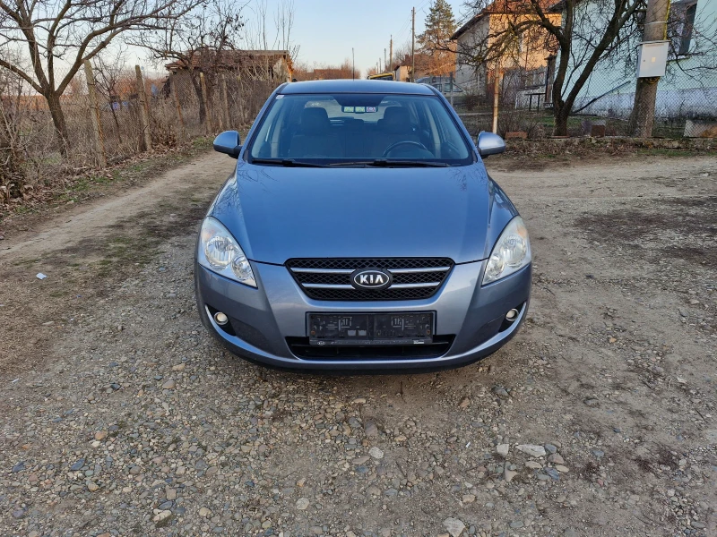 Kia Ceed 1.6CRDI, снимка 2 - Автомобили и джипове - 49182874