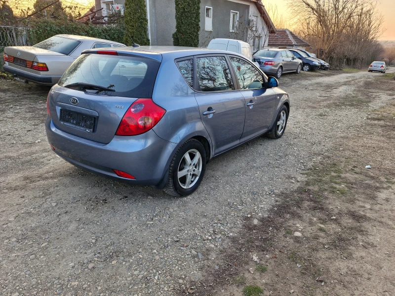 Kia Ceed 1.6CRDI, снимка 5 - Автомобили и джипове - 49182874