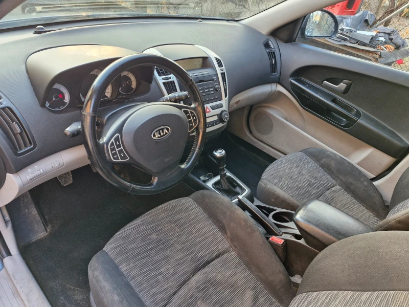 Kia Ceed 1.6CRDI, снимка 7 - Автомобили и джипове - 49182874